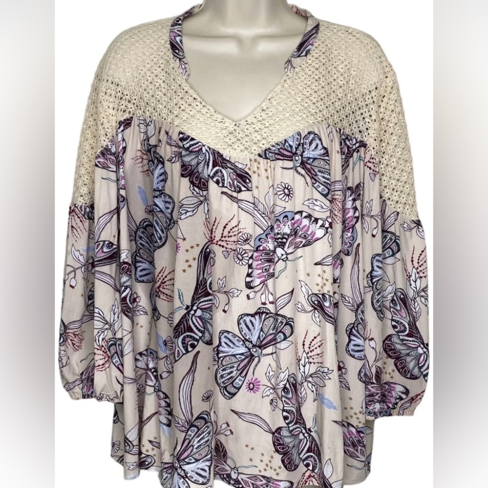 A.N.A. Pleated Butterfly Print Blouse Top XXL  Multicolored Tan Eyelets V-Neck